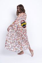 Load image into Gallery viewer, Beach kimono Love and Peace
