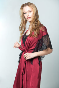 Silk bordo dressing-gown / robe decorated with lace