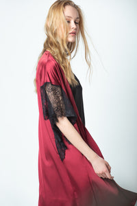 Silk bordo dressing-gown / robe decorated with lace