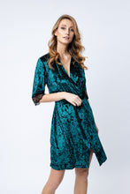 Load image into Gallery viewer, Emerald green velour / shiny velvet dressing-gown / robe
