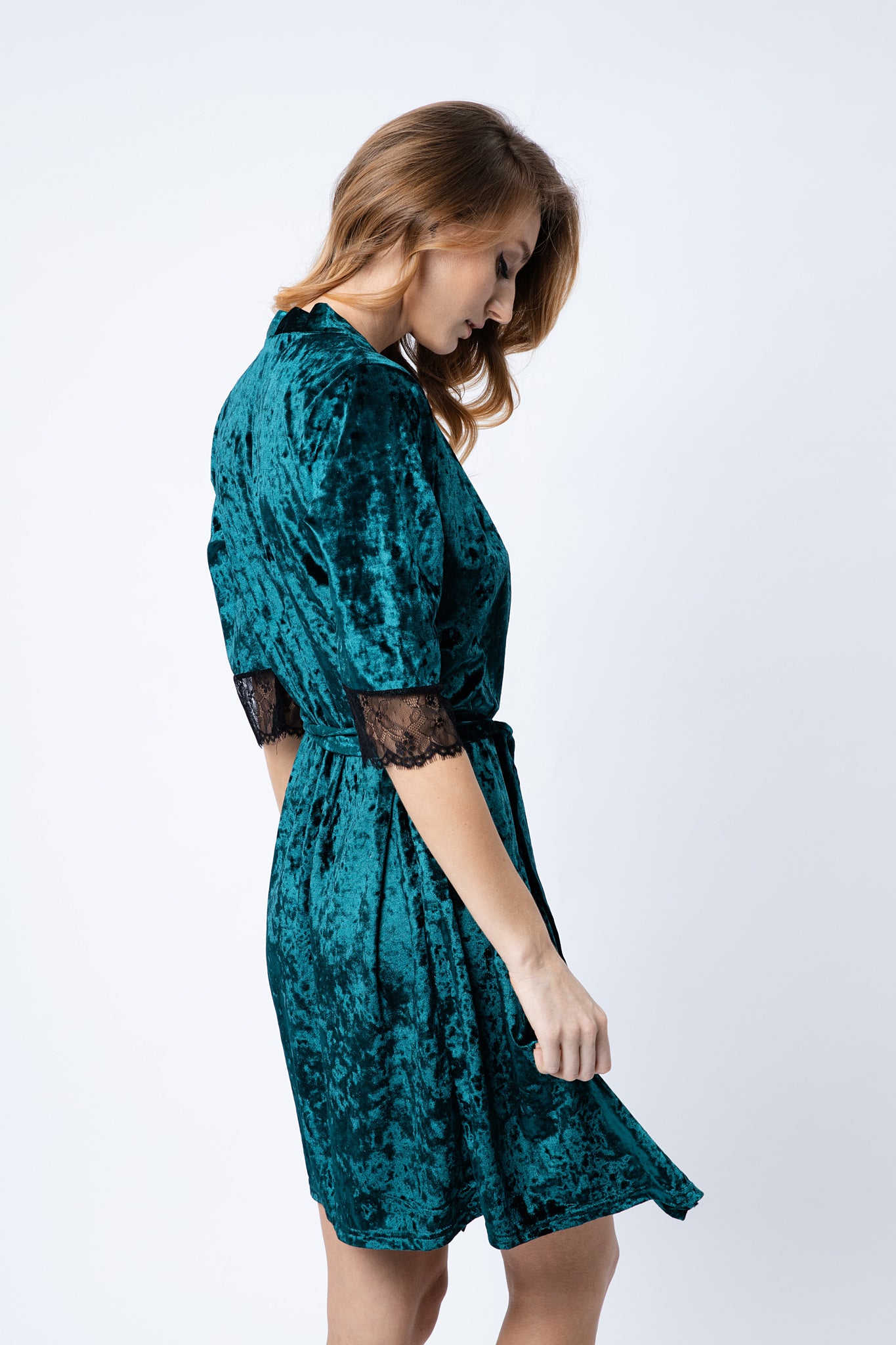 Emerald green velour / shiny velvet dressing-gown / robe shasha-lingerie-and-beachwear Emerald green velour / shiny velvet dressing-gown / robe shasha-lingerie-and-beachwear