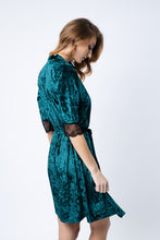 Load image into Gallery viewer, Emerald green velour / shiny velvet dressing-gown / robe
