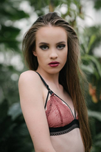 Load image into Gallery viewer, Lace Bralette bordo
